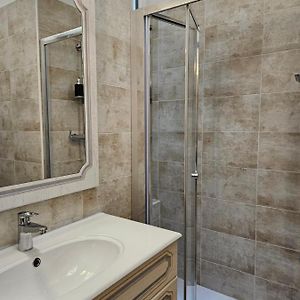 Uitgebreide Kamer met een King Size Bed